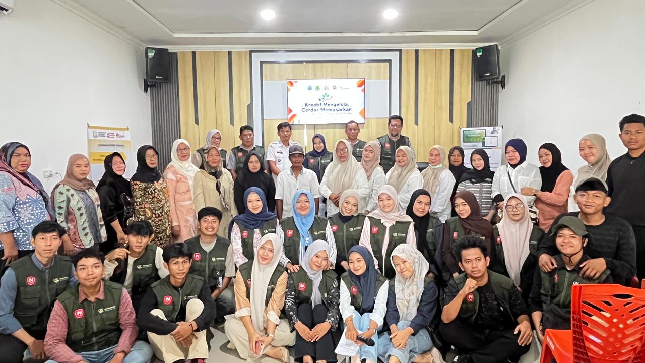 Atasi Anjloknya Harga Panen Melimpah, Mahasiswa KKN ITB Nobel Gelar Edukasi Pemasaran di Pinrang